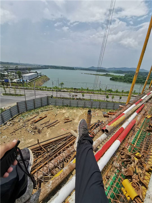 霍邱县作业中发生设备损坏或人员意外，责任怎么划分？